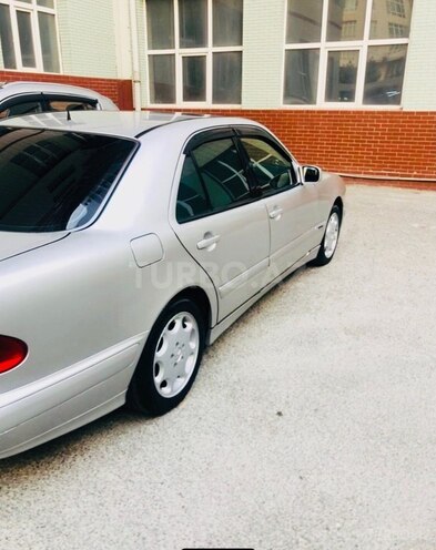 Mercedes E 220 1999, 328,000 km - 2.2 l - Bakı