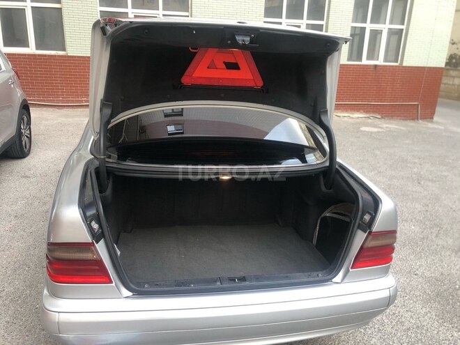 Mercedes E 220 1999, 328,000 km - 2.2 l - Bakı