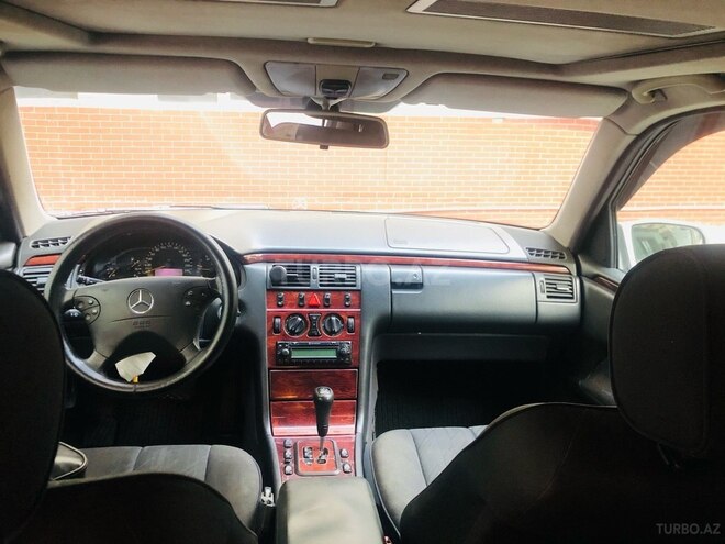 Mercedes E 220 1999, 328,000 km - 2.2 l - Bakı