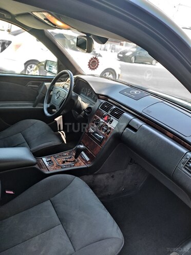 Mercedes E 220 1998, 306,657 km - 2.2 l - Bakı