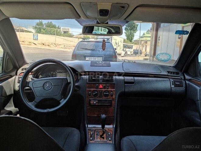 Mercedes E 220 1998, 306,657 km - 2.2 l - Bakı