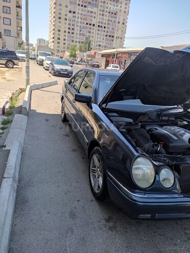 Mercedes E 220 1998, 306,657 km - 2.2 l - Bakı