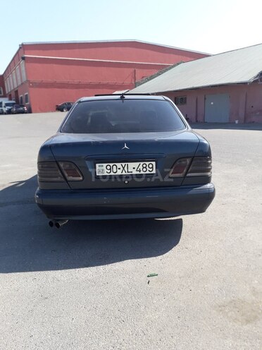 Mercedes E 240 1999, 284,000 km - 2.4 л - Bakı