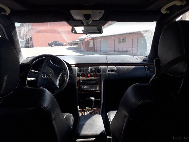 Mercedes E 240 1999, 284,000 km - 2.4 л - Bakı