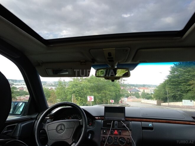 Mercedes E 230 1996, 350,000 km - 2.3 l - Qusar