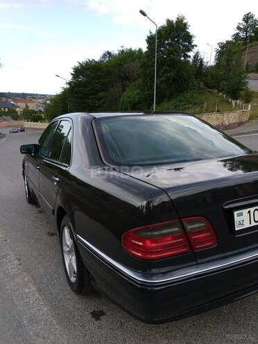 Mercedes E 230 1996, 350,000 km - 2.3 l - Qusar