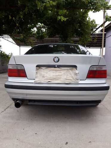 BMW 320 1997, 450,000 km - 2.0 l - Salyan