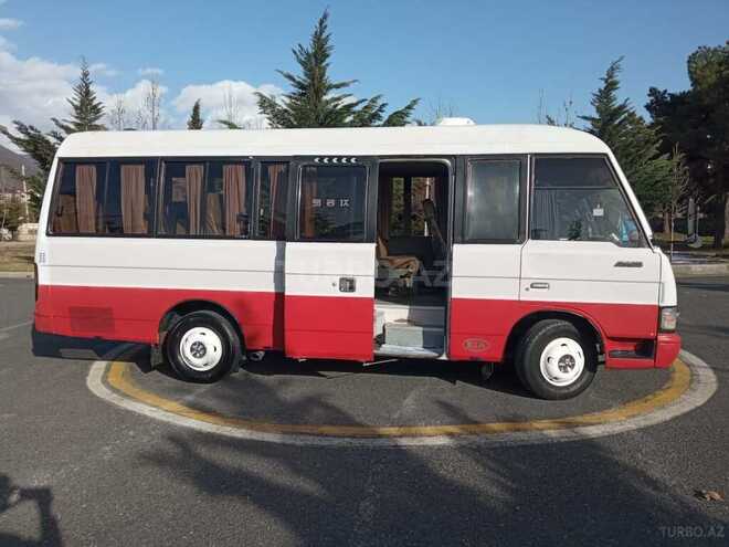 Hyundai  1998, 450,000 km - 3.9 l - Qax