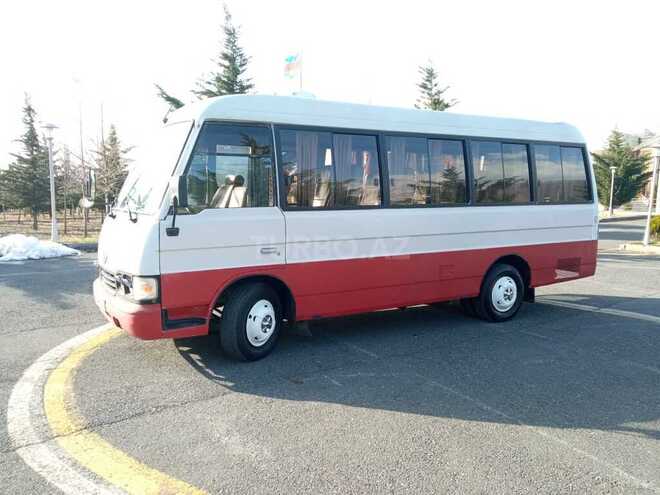Hyundai  1998, 450,000 km - 3.9 l - Qax