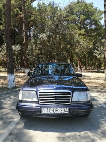 Mercedes E 220 1995, 275,623 km - 2.2 l - Sumqayıt