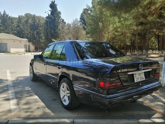 Mercedes E 220 1995, 275,623 km - 2.2 l - Sumqayıt