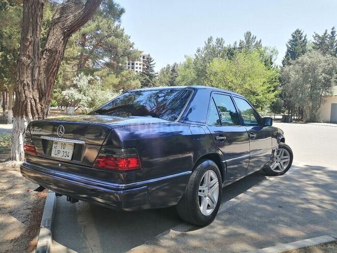 Mercedes E 220 1995, 275,623 km - 2.2 l - Sumqayıt
