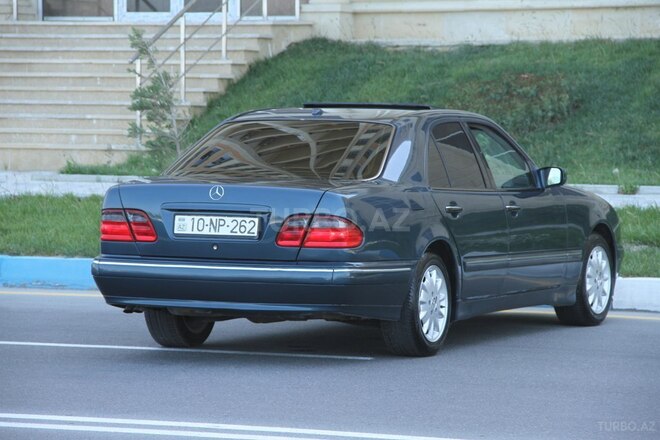 Mercedes E 320 2000, 250,000 km - 3.2 л - Bakı