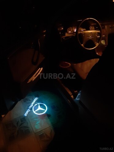 Mercedes E 240 1999, 286,300 km - 2.4 л - Bakı