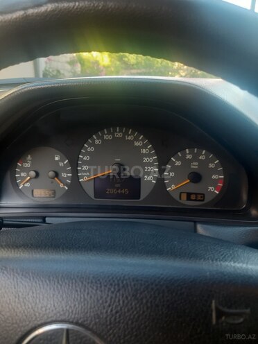 Mercedes E 240 1999, 286,300 km - 2.4 л - Bakı