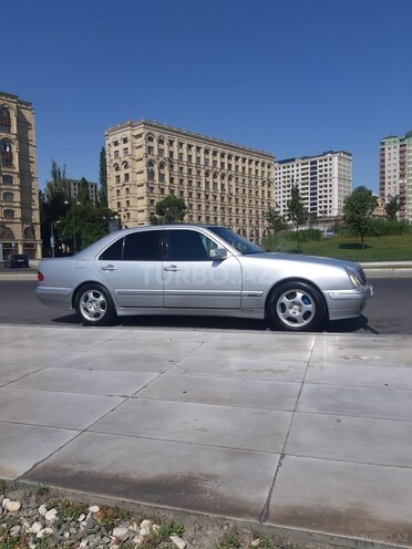 Mercedes E 240 1999, 286,300 km - 2.4 л - Bakı