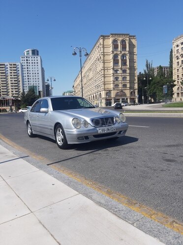 Mercedes E 240 1999, 286,300 km - 2.4 л - Bakı