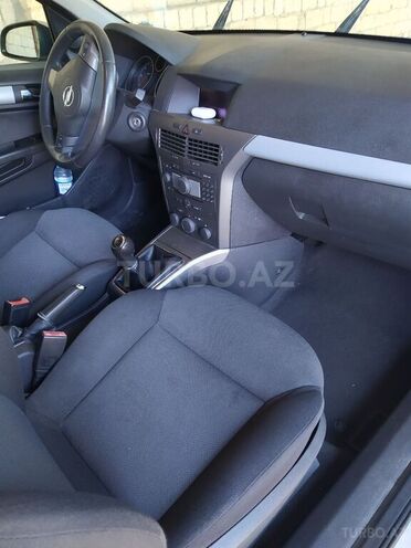 Opel Astra 2006, 263,000 km - 1.3 l - Bakı
