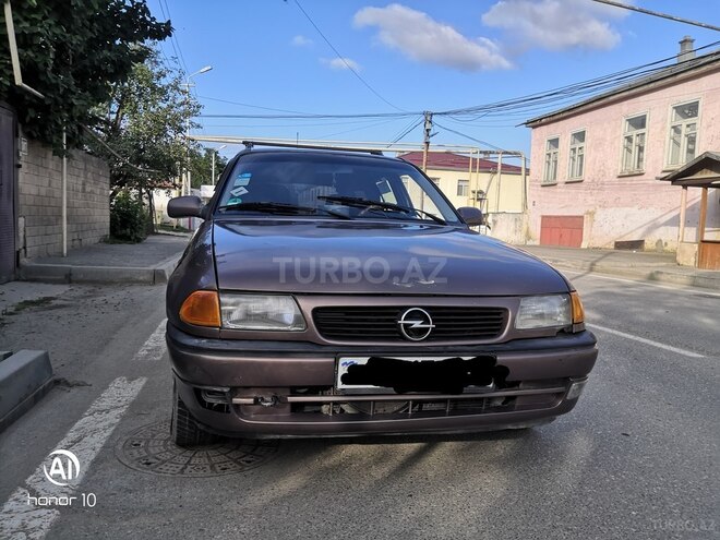 Opel Astra 1997, 300,000 km - 1.6 l - Qusar