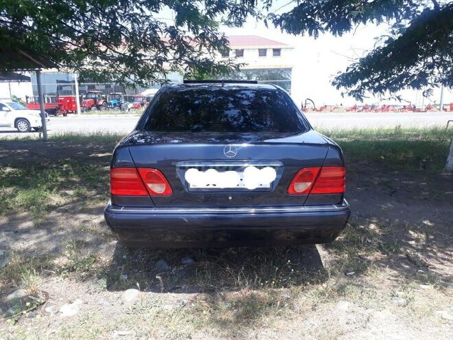 Mercedes E 200 1998, 335,000 km - 2.0 l - Gəncə