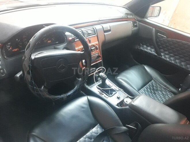 Mercedes E 220 1997, 240,103 km - 2.2 л - Bakı