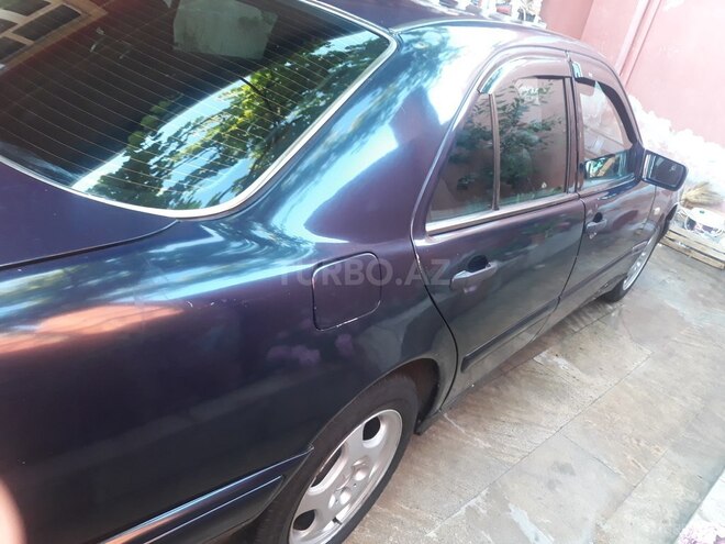 Mercedes E 220 1997, 240,103 km - 2.2 л - Bakı