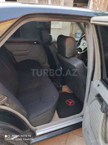 Mercedes E 200 1990, 300,000 km - 2.0 l - Bakı