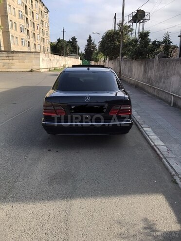 Mercedes E 220 2001, 312,111 km - 2.2 l - Astara