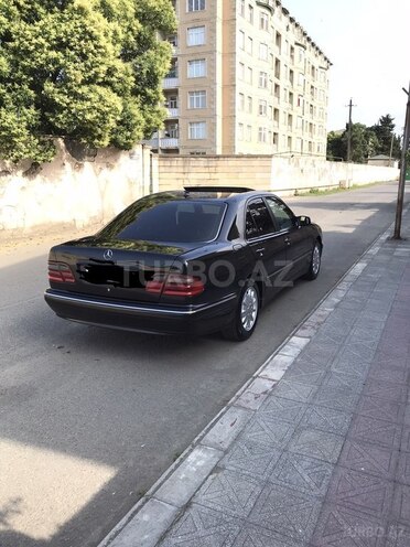 Mercedes E 220 2001, 312,111 km - 2.2 l - Astara