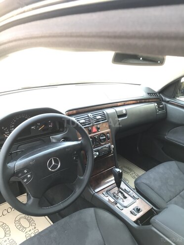 Mercedes E 220 2001, 312,111 km - 2.2 l - Astara