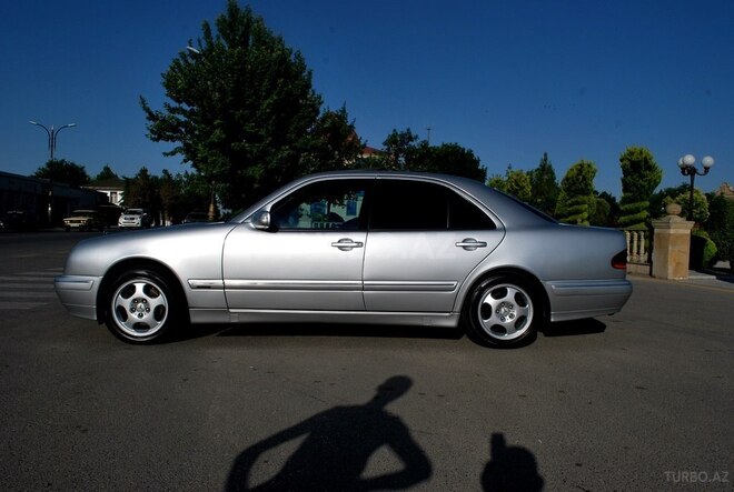 Mercedes E 270 2001, 552,000 km - 2.7 l - Saatlı