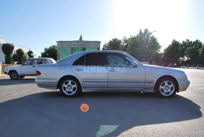 Mercedes E 270 2001, 552,000 km - 2.7 l - Saatlı