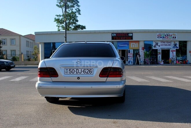 Mercedes E 270 2001, 552,000 km - 2.7 l - Saatlı