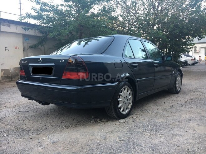 Mercedes C 220 2000, 290,000 km - 2.2 l - Bakı