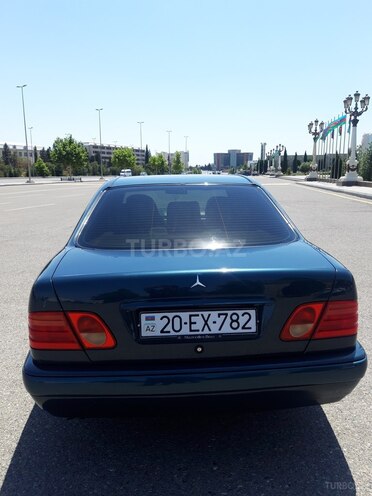 Mercedes E 240 1999, 225,000 km - 2.4 l - Gəncə
