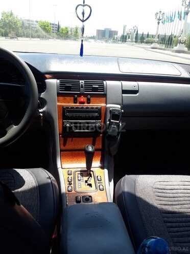 Mercedes E 240 1999, 225,000 km - 2.4 l - Gəncə