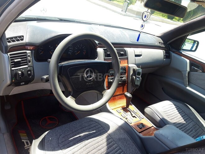 Mercedes E 240 1999, 225,000 km - 2.4 l - Gəncə