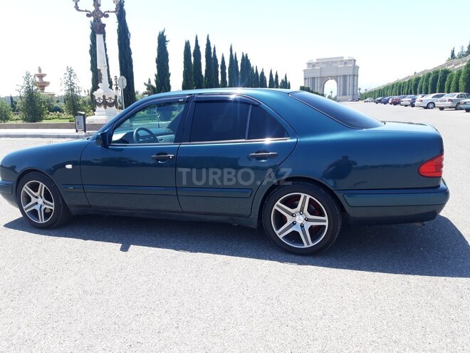 Mercedes E 240 1999, 225,000 km - 2.4 l - Gəncə