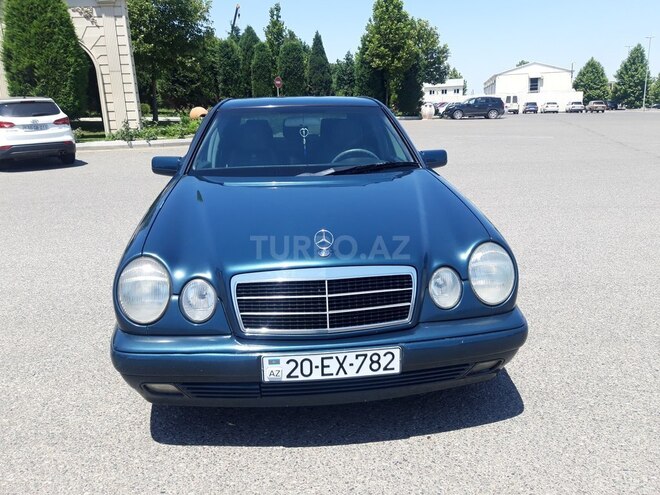 Mercedes E 240 1999, 225,000 km - 2.4 l - Gəncə