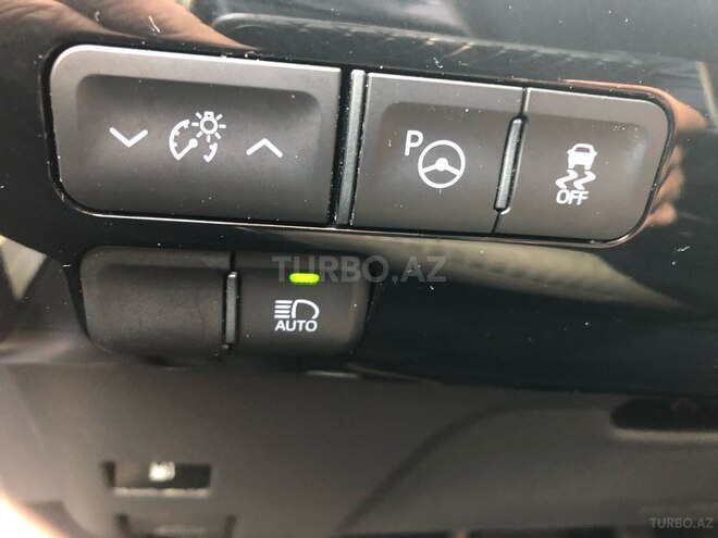 Toyota Prius 2018, 35,000 km - 1.8 l - Sumqayıt