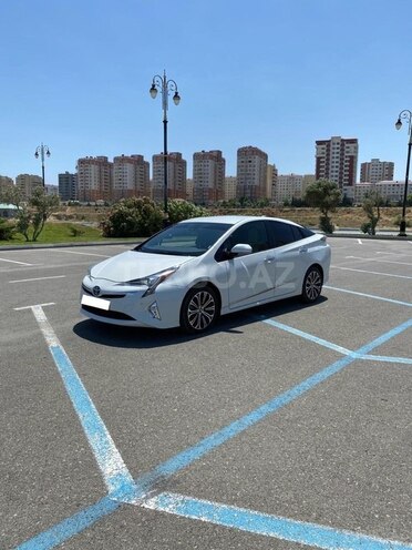 Toyota Prius 2018, 35,000 km - 1.8 l - Sumqayıt