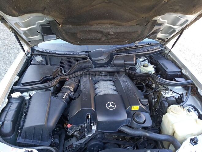 Mercedes E 320 2001, 262,000 km - 3.2 l - Quba