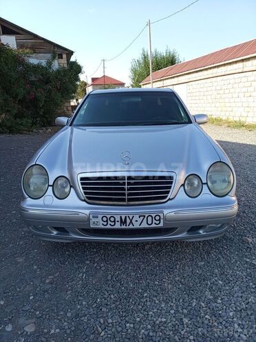 Mercedes E 320 2001, 262,000 km - 3.2 l - Quba