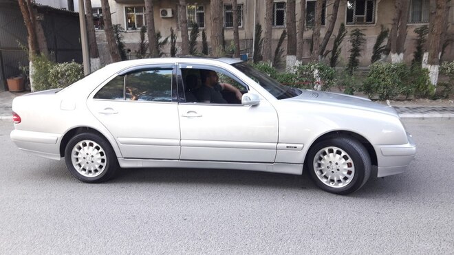 Mercedes E 220 2000, 440,000 km - 2.2 l - Sumqayıt