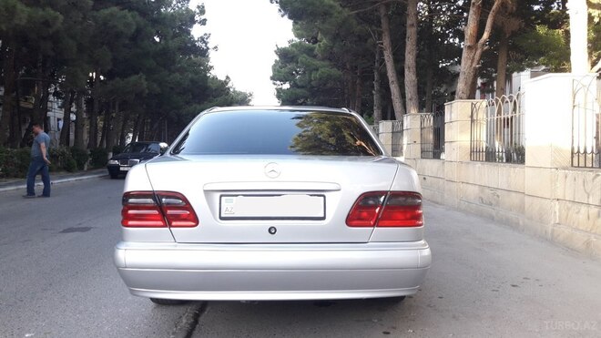 Mercedes E 220 2000, 440,000 km - 2.2 l - Sumqayıt