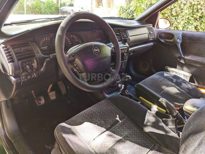 Opel Vectra 1997, 255,000 km - 1.8 л - Bakı