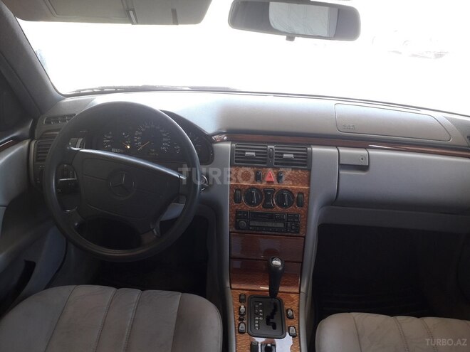 Mercedes E 200 1997, 352,246 km - 2.0 л - Sumqayıt