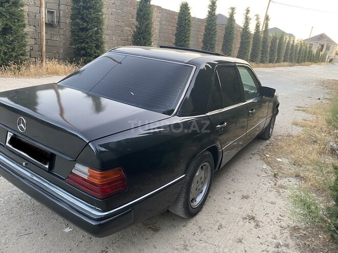 Mercedes E 220 1993, 310,000 km - 2.2 l - Bakı