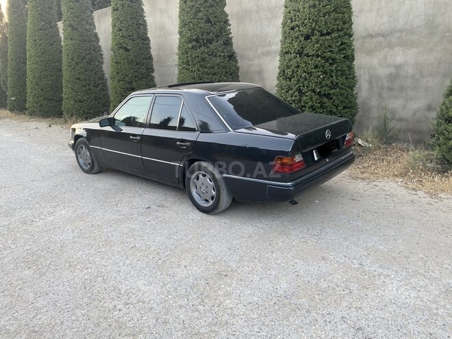 Mercedes E 220 1993, 310,000 km - 2.2 l - Bakı