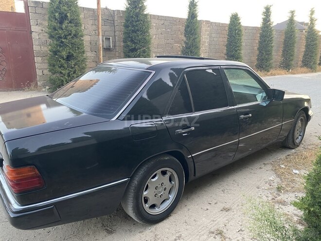 Mercedes E 220 1993, 310,000 km - 2.2 l - Bakı